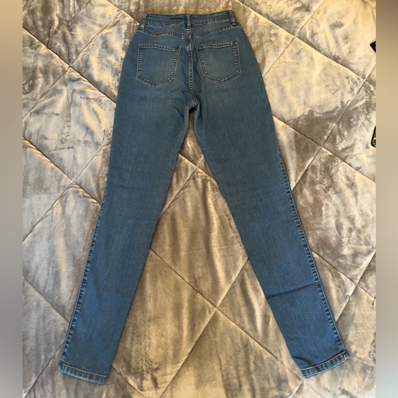 FashionNova Medium Blue Skinny Jeans - Picture 1 of 2